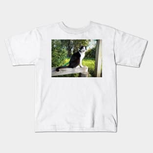 Robbi the cat shows his tongue Kids T-Shirt